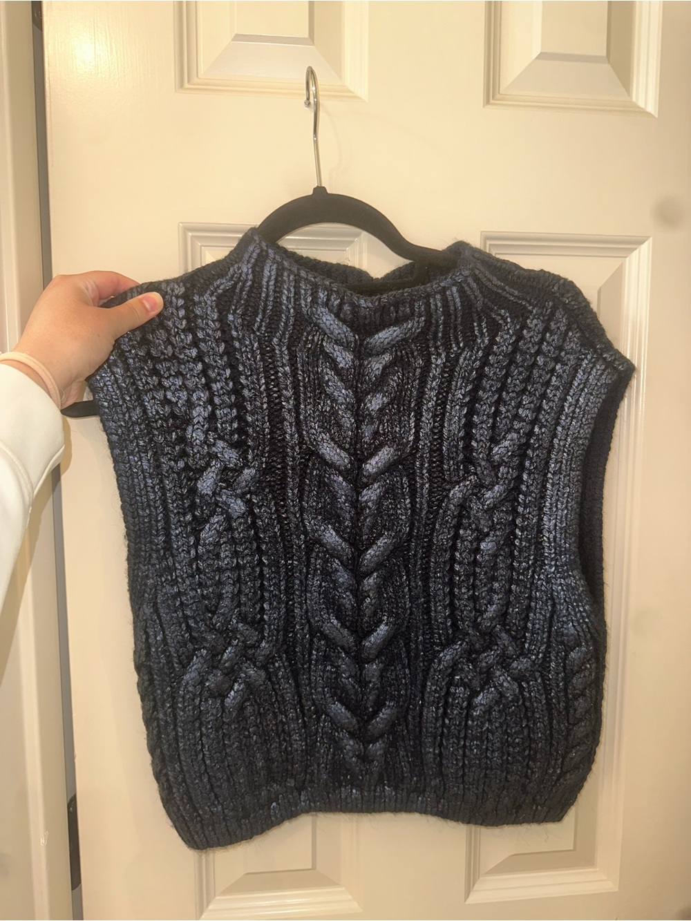 Zara Cable Knit Sleeveless Vest in Navy